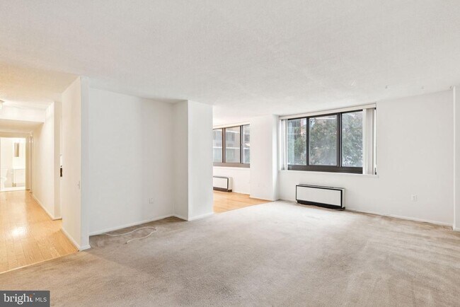 Building Photo - 1420 Locust St