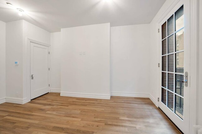 Building Photo - 422 Hudson St