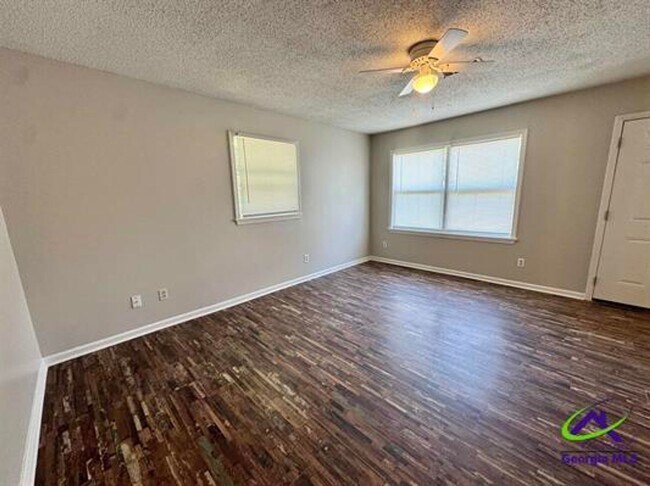 Building Photo - 102 Varee Dr