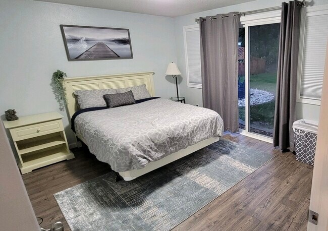 Master Bedroom - 4817 NE 52nd Cir