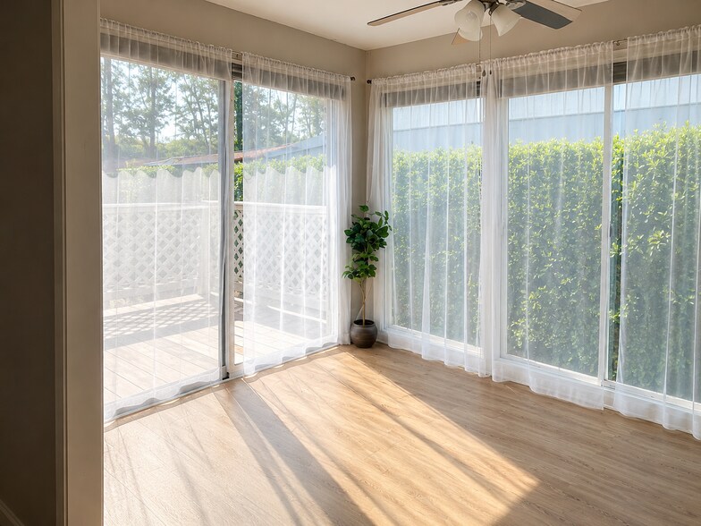 Sunroom - 1405 Vicksburg Plz