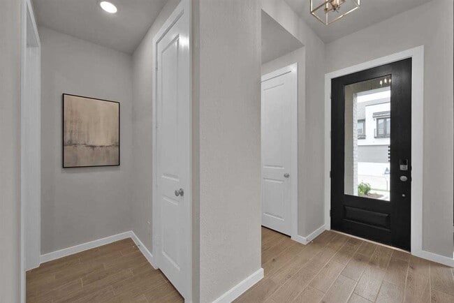 Building Photo - 16630 Lake Austin St