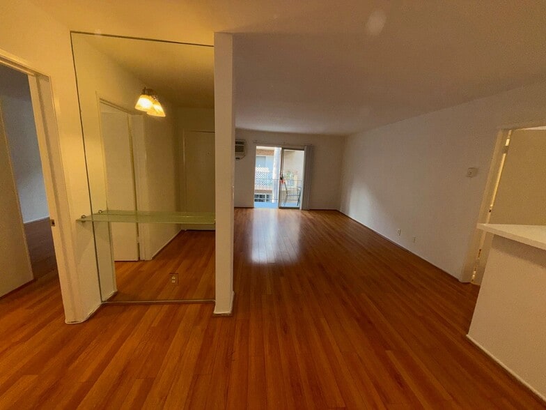 Building Photo - 10760 Rose Ave