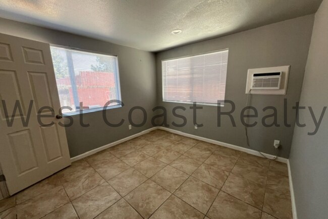 Building Photo - ***COMING SOON*** Spacious 4 bedroom 2.5 B...