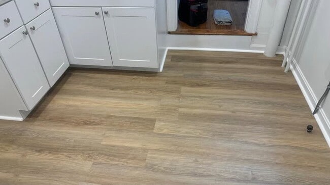 Building Photo - 24 Oak Knls