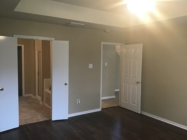 Building Photo - 1043 Leadenhall Cir
