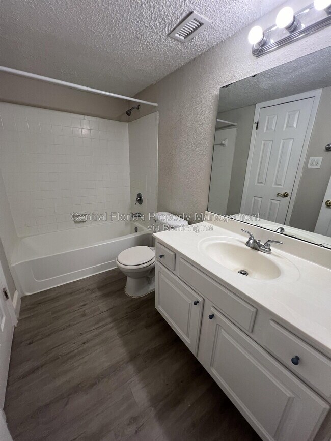 Building Photo - 3700 Idlebrook Cir