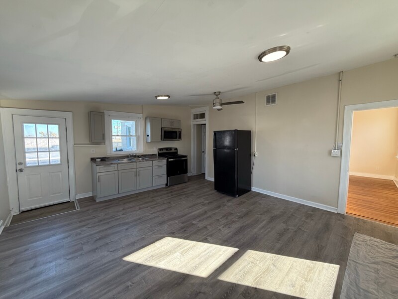 Building Photo - 7601 Hamilton Ave