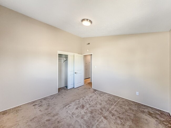 Building Photo - Stunning 3B/2BA Spacious House with Attached Garage and Large Yard in Clairemont!