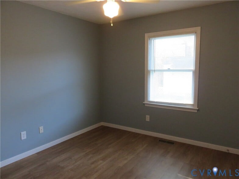 Building Photo - 7 S Daisy Ave