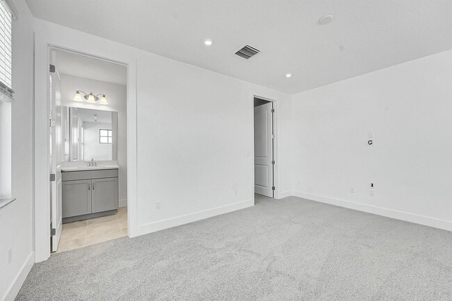 Building Photo - 13908 Vivant Dr