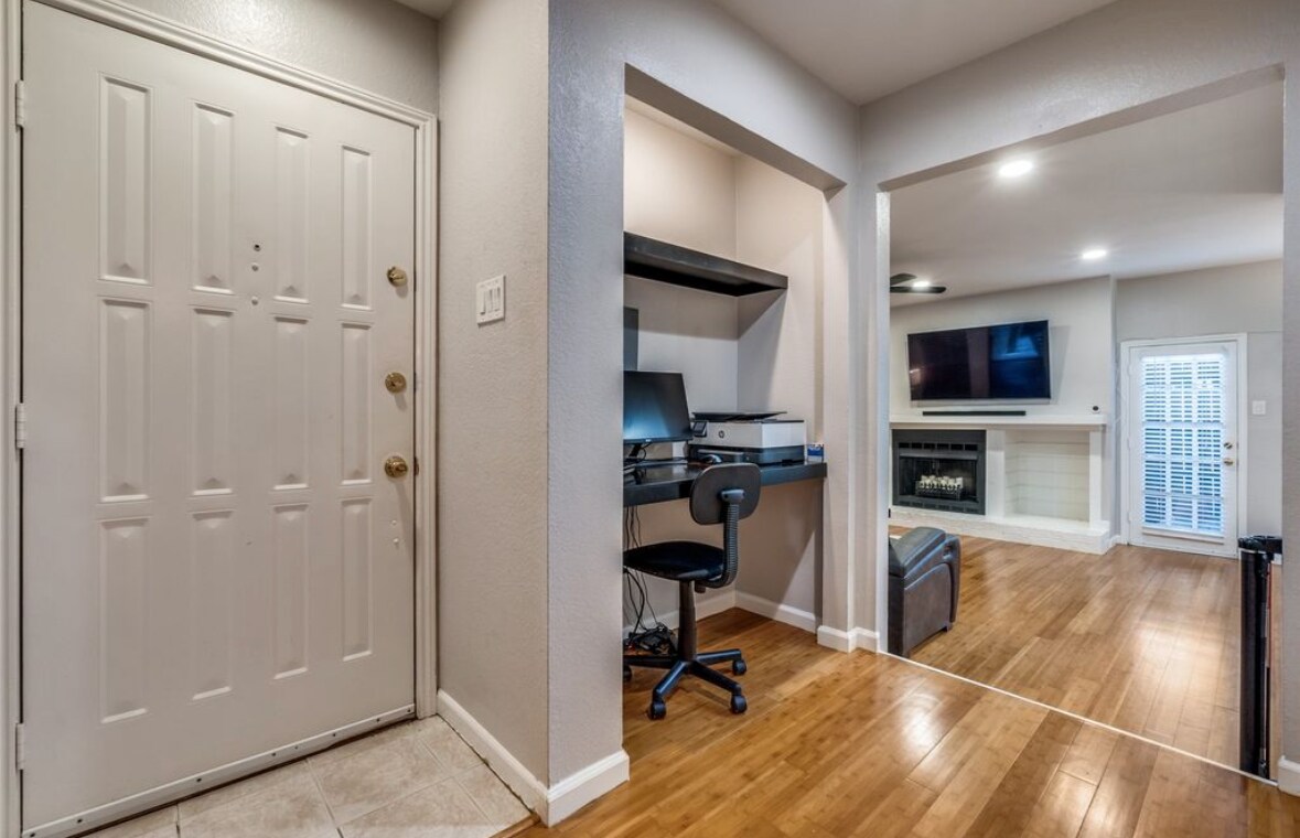 Building Photo - 7525 Holly Hill Dr