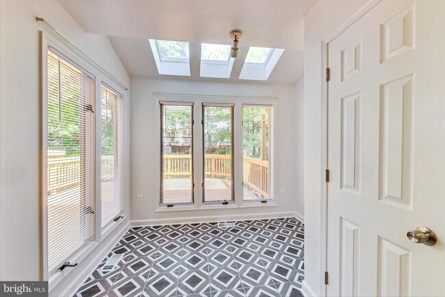 Building Photo - 5 Drumcastle Ct