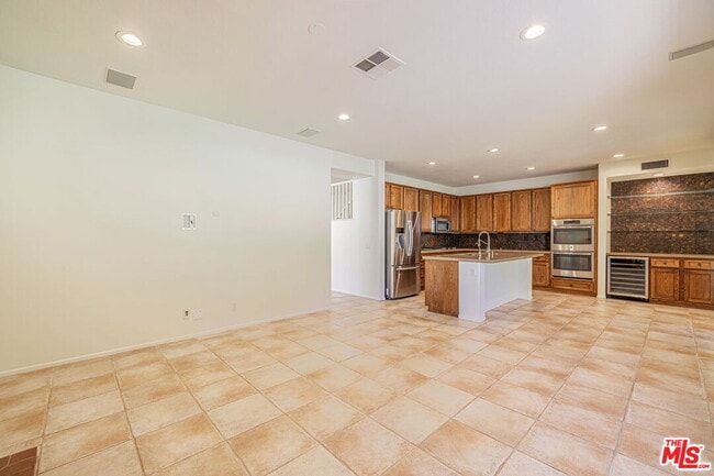 Building Photo - 25755 Hood Way