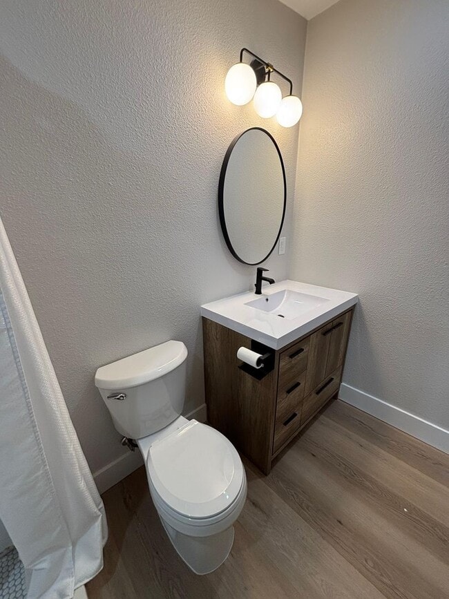 Building Photo - Fully Remodeled 3-Bedroom + Den Home for R...