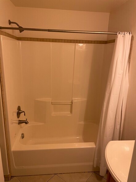 Bath - 12434 SE Reedway St