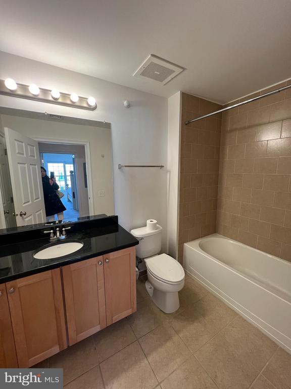 Building Photo - 500 Admirals Way