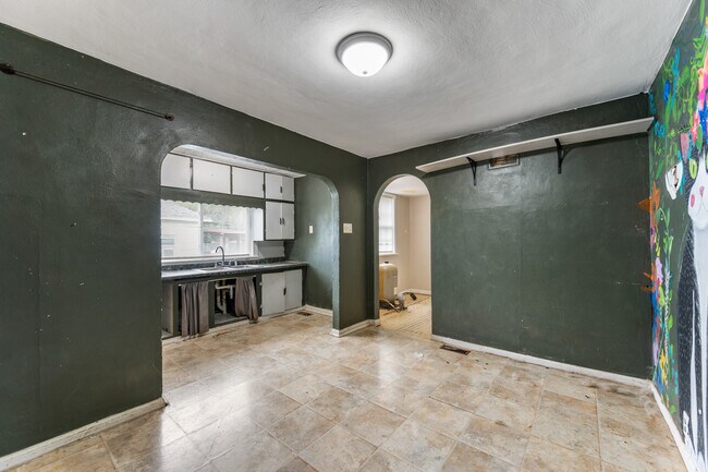 Building Photo - 2520 S Andrews Rd