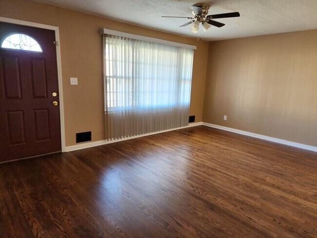 Building Photo - 4306 Shady Villa Dr