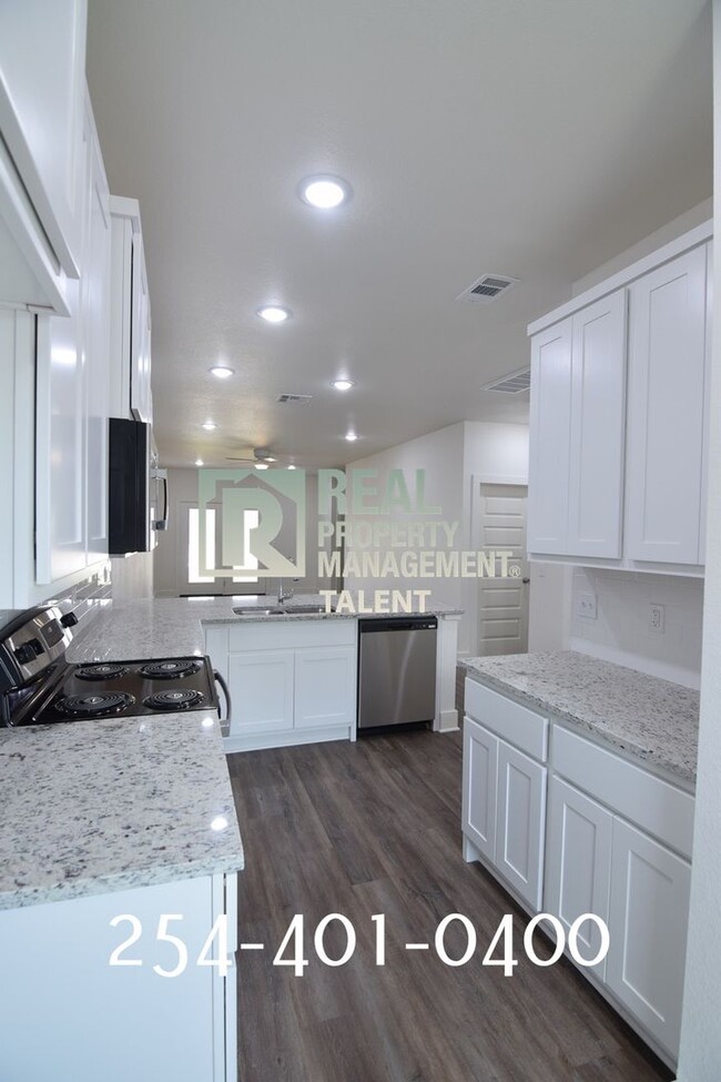 Building Photo - DISCOUNT RENT!!! Bedroom, 2.5 Bath/.5bath ...