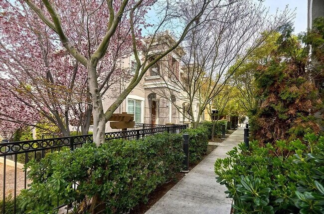 Building Photo - 2125 Winepol Loop