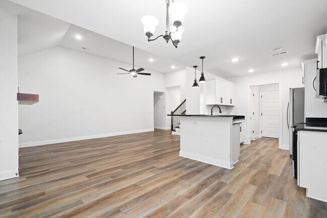 Building Photo - Pet Friendly Three Bedroom with Bonus!