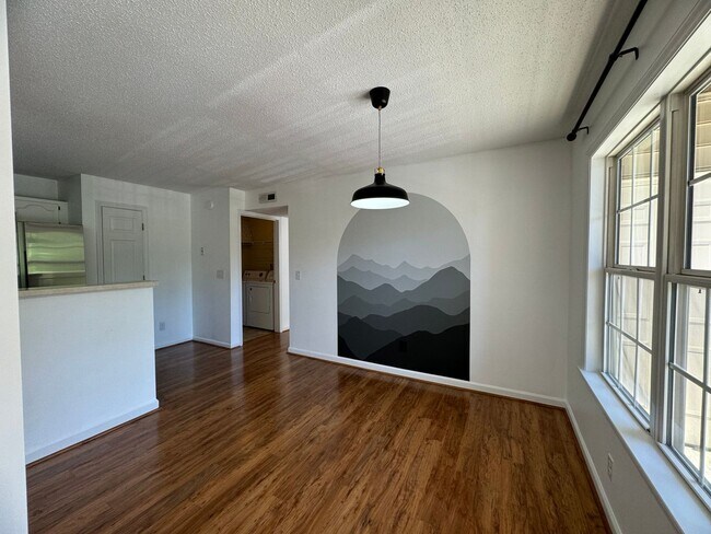 Building Photo - 2BR 2BA Condo beside Greenway