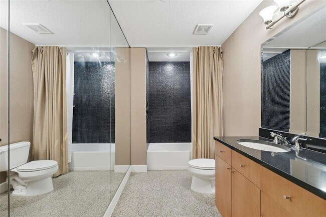 Building Photo - 100 S Eola Dr