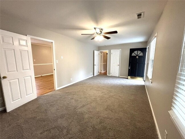 Building Photo - 558 Dorsey Cir SW