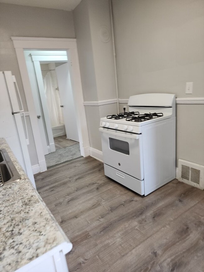 Building Photo - Adams9914