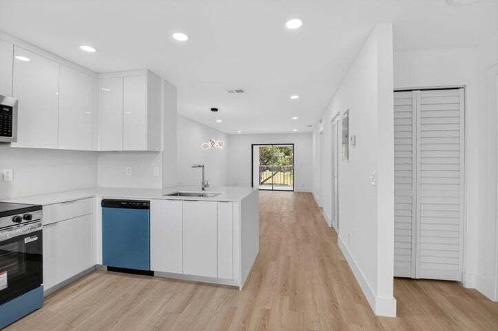 Building Photo - 300 W Hidden Valley Blvd