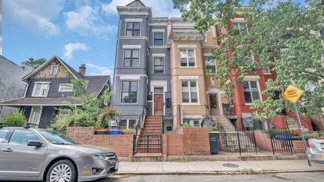 Building Photo - 1428 Newton St NW