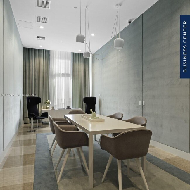 Building Photo - 2000 Metropica Wy