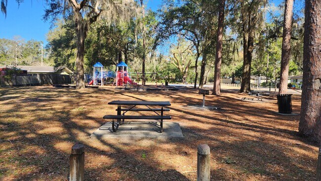 Building Photo - Charming 3/1 House