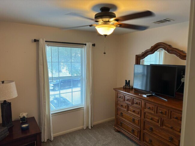 Building Photo - 21910 Goldcrest Run