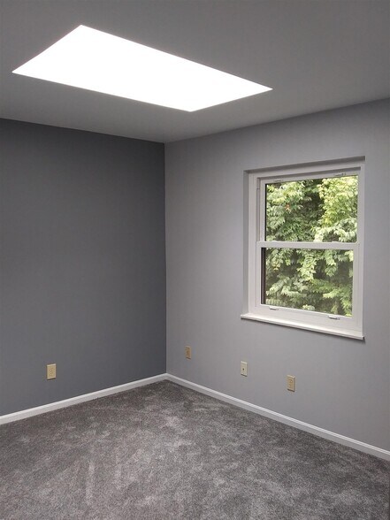 Building Photo - 41 Kyles Ln
