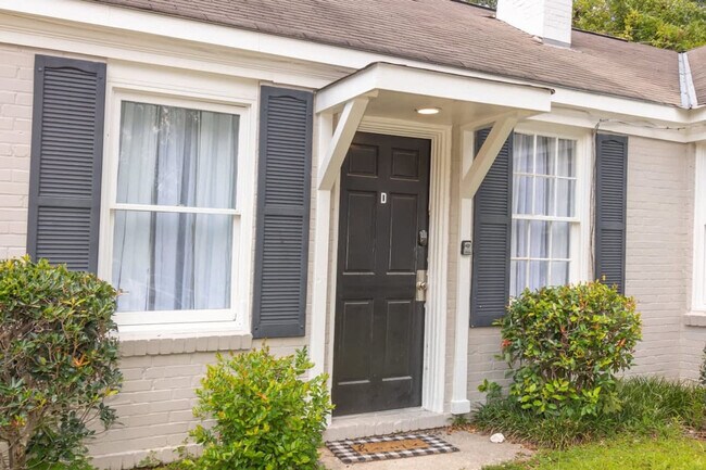 Building Photo - 3912 Crestview Dr