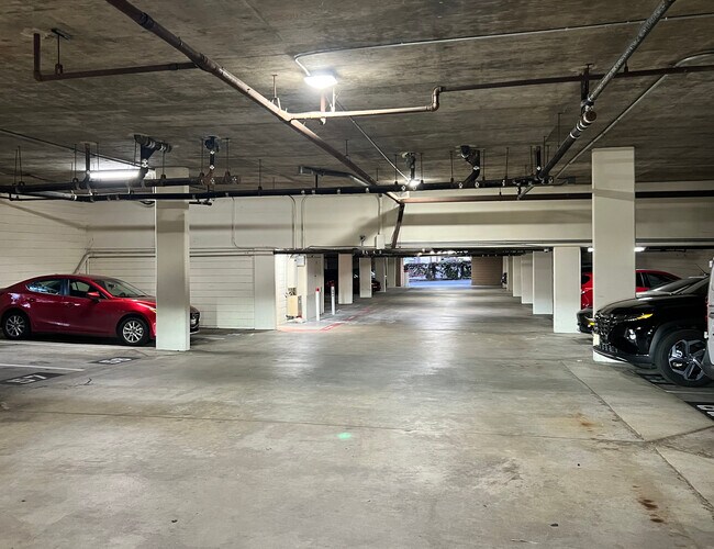 UNDERGROUND PARKING - 1615 Hotel Cir S