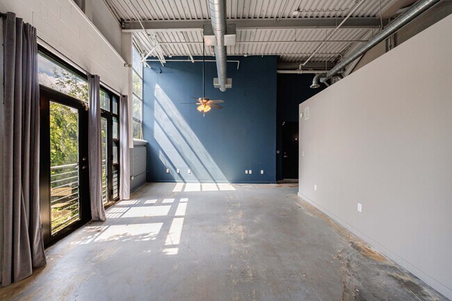 Building Photo - 400 Village Pkwy
