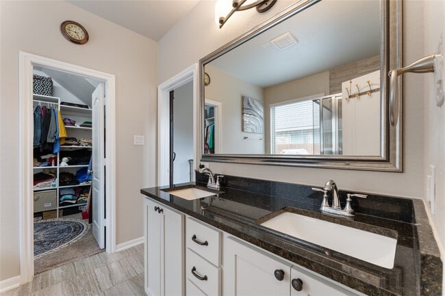 Building Photo - 6207 Rosehill Harvest Loop