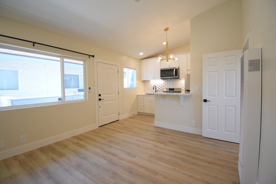 Building Photo - 1312 S Pacific St