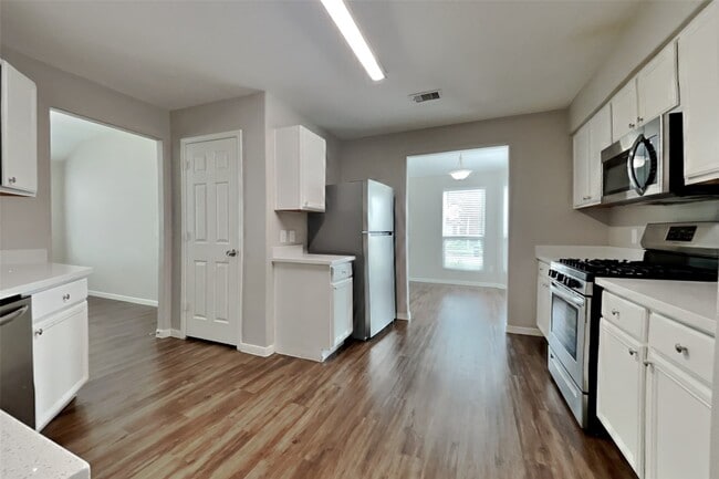 Building Photo - 16716 Foursquare Dr