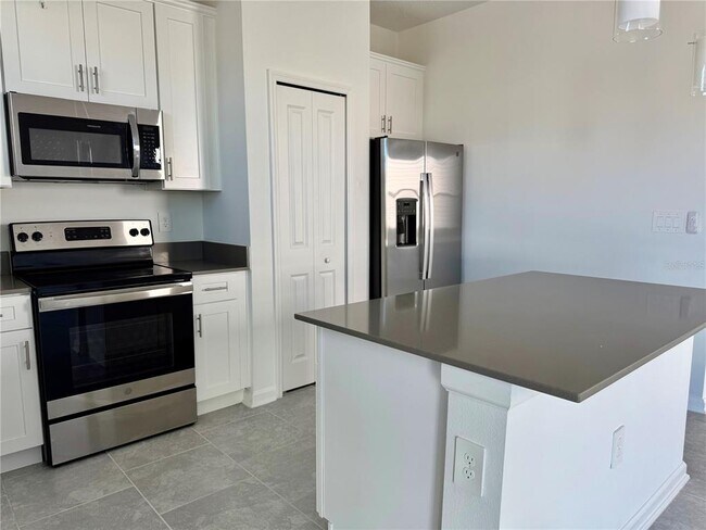 Building Photo - 7489 Stone Crk Trl