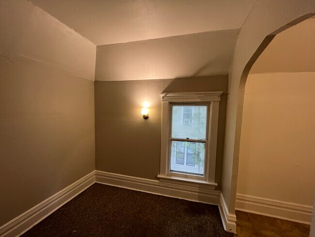 Building Photo - 217 W Vine St