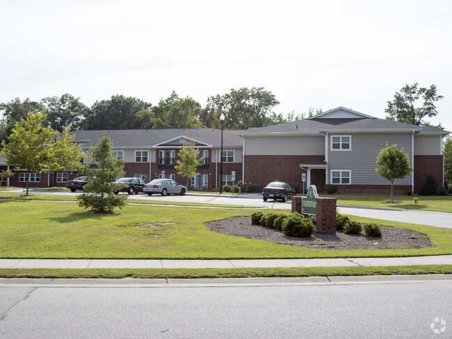 Exterior - Dogwood Manor