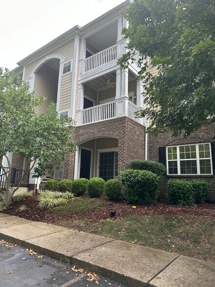 Building Photo - 4844 Bevendean Dr