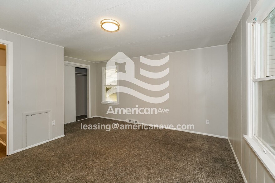 Building Photo - 5302 Kohout St