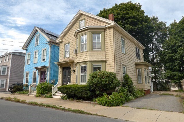 Building Photo - 17 Charter St