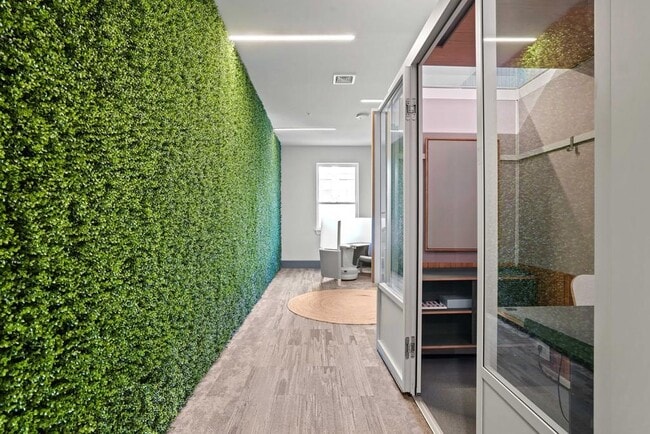 Building Photo - 775 Juniper St NE