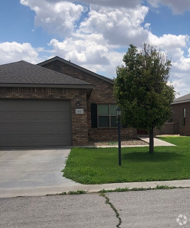 Building Photo - IMPRESSIVE HOME IN NEW SUBDIVISION NEAR HO...